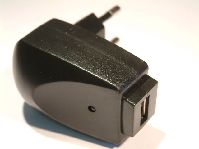 Universal USB charger 400 mA *black* 230v (IT2085) Image of Universal USB charger 400 mA *black* 230v (IT2085)