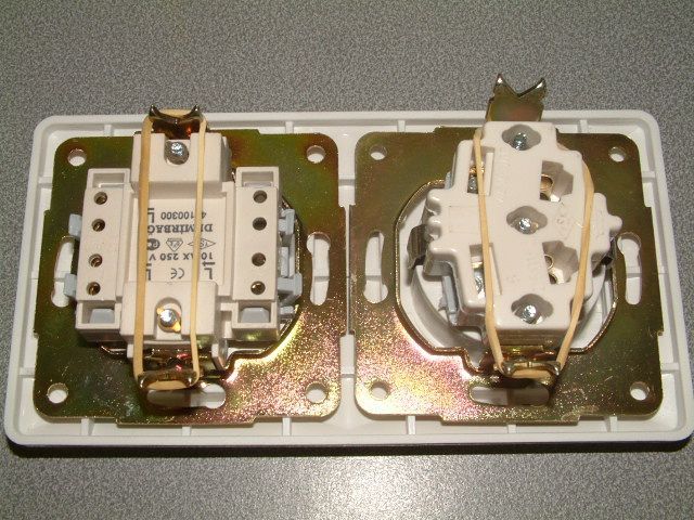 Image of Electrical Outlet and Switch *wall-mount* (IT2032)