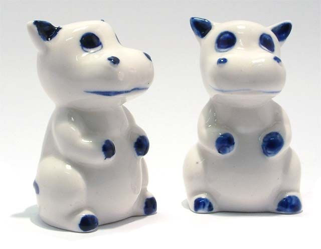 Image of Ceramic Salt and Pepper Shaker 2-set *Cow* (IT4937)
