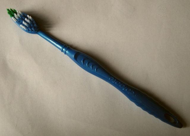 Image of Colgate Deluxe toothbrush *Simple* (IT7150)