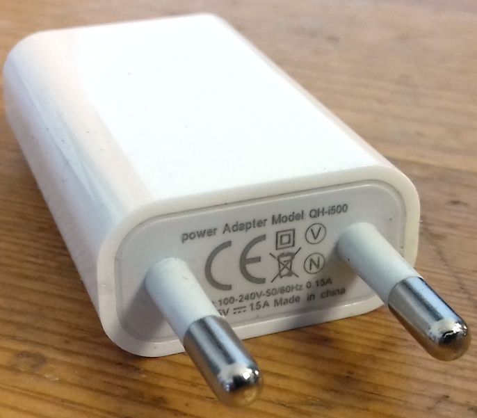 Mini iPhone 230V USB charger flat 1500mA INFO! (IT13507) Image of Mini iPhone 230V USB charger flat 1500mA INFO! (IT13507)