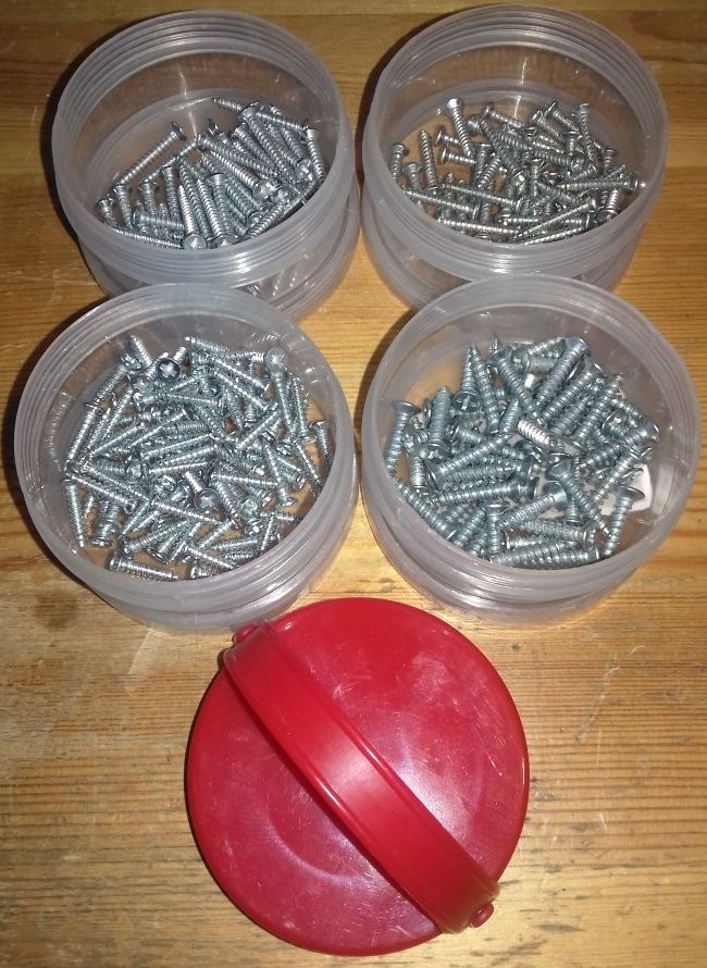 Image of Facsavar készlet 220 darabos Műanyag 4 részes tartóban (IT13364)