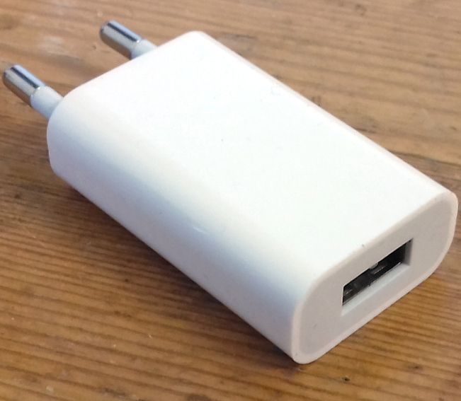 Image of Mini iPhone 230V USB charger flat 1500mA INFO! (IT13507)